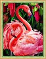 Пара розовых фламинго под яркой зеленью