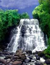 Стремительный водопад