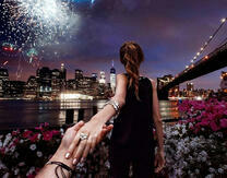 Следуй за мной к салюту в ночном городе