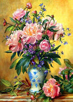 Летний букет с пионами в белой вазе