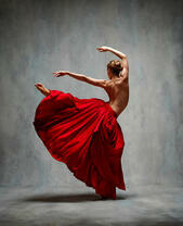 Танец балерины в одной юбке