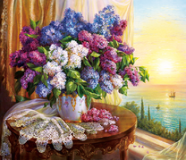 Букет разноцветной сирени на столе